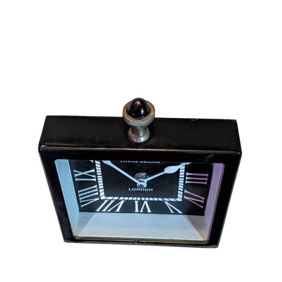 Tower bridge London table clock black on black, brass and bronze. Featuring glas - Picture 3 of 6